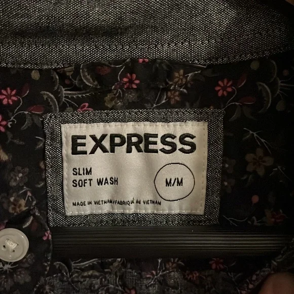 Express - M - Slim Soft Wash Floral Long Sleeve Button Down - Picture 5 of 9